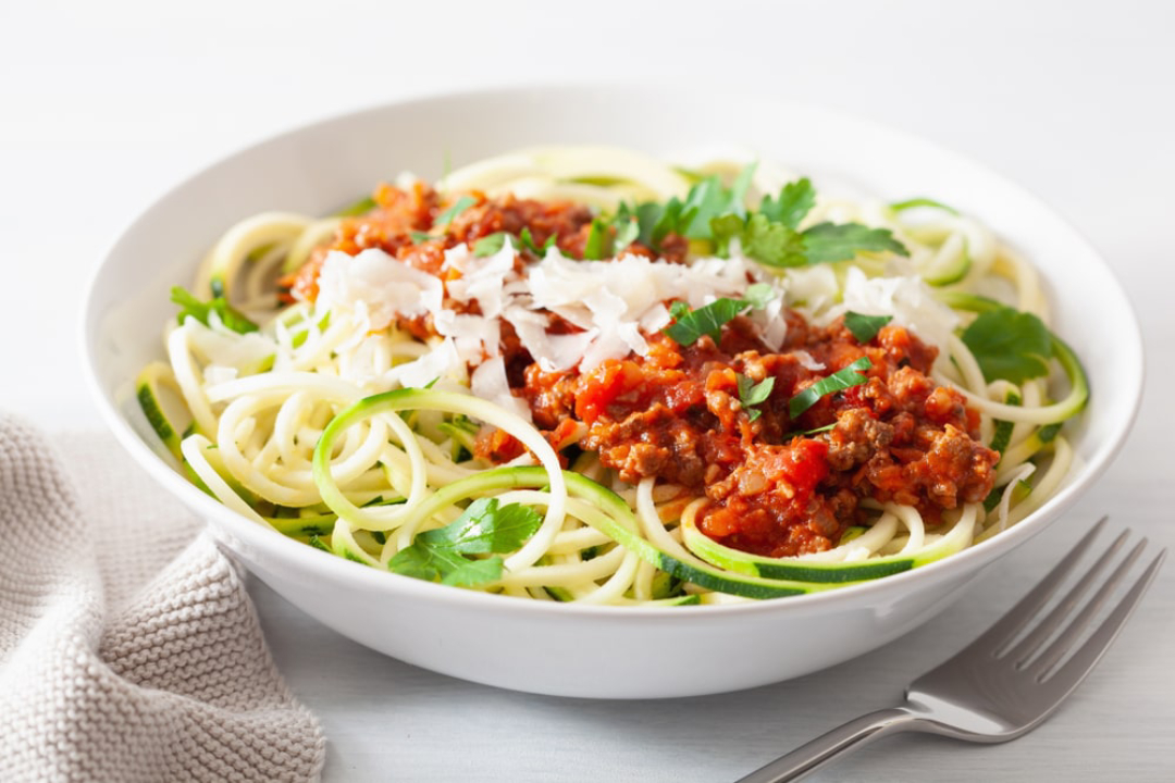 spaghettis de courgette et bolognaise végétale