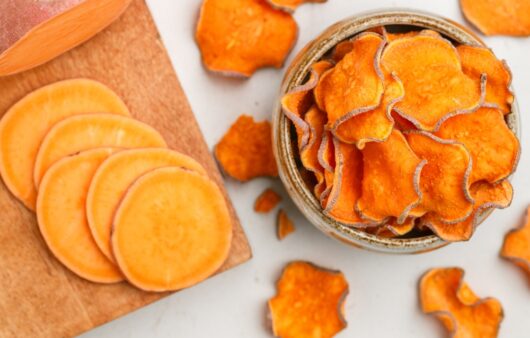 Chips de patate douce crue au déshydrateur